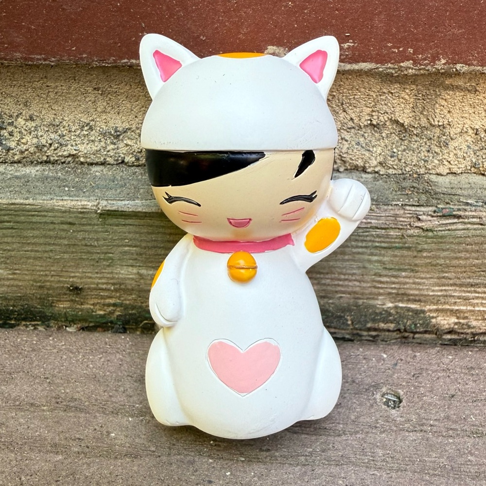 Lucky Cat Momiji Figurine 2011 NIB RARE